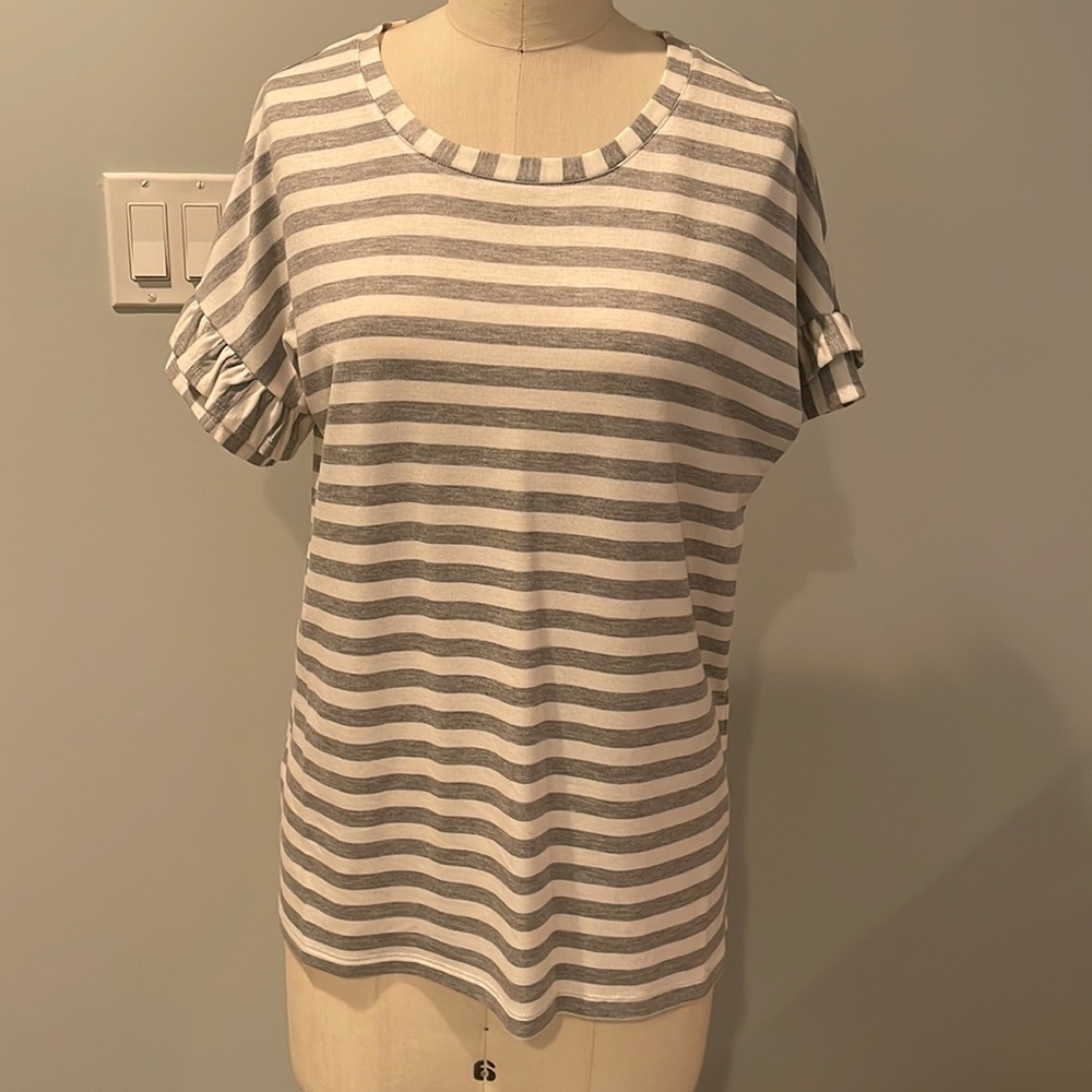 Jane and Delaney ruffle sleeve top M NWT